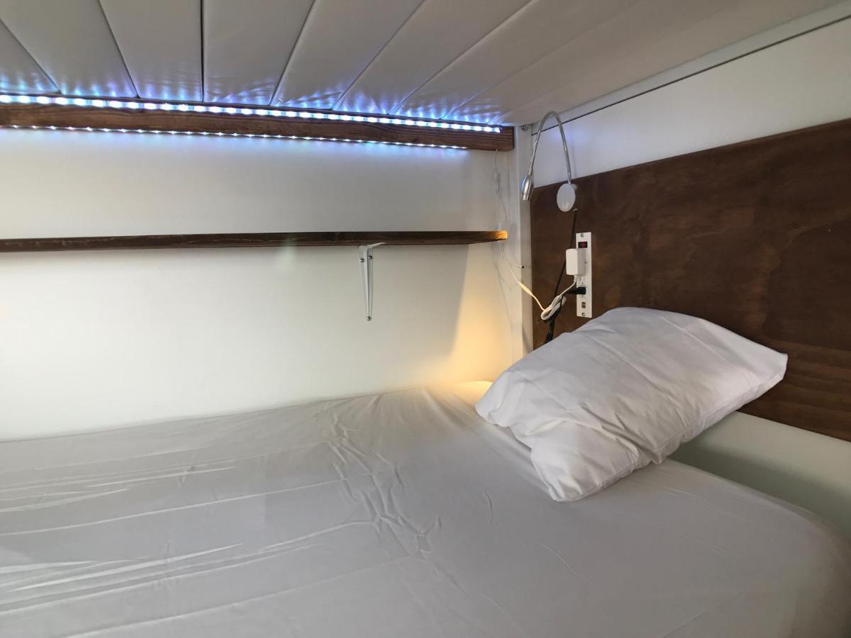 Cama de Solteiro em Dormitório com 6 Camas