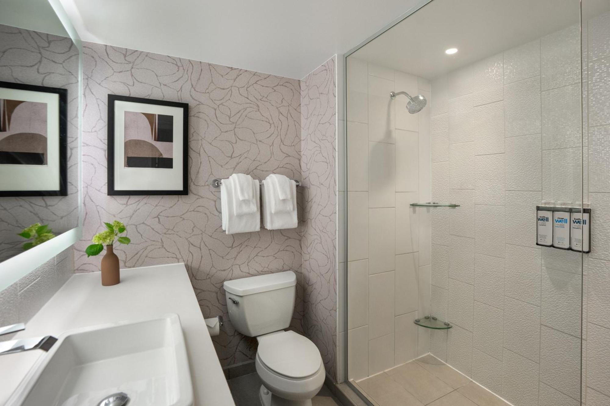 Corner King Room with Sofa Bed and Accessible Bath Tub - Mobility Accessible